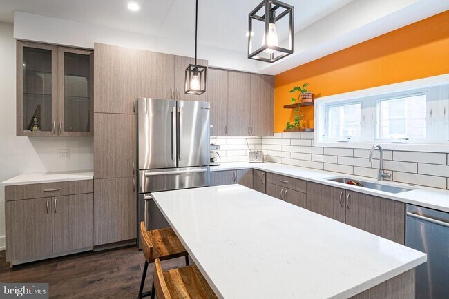 Foto del edificio - 1757 Waterloo St