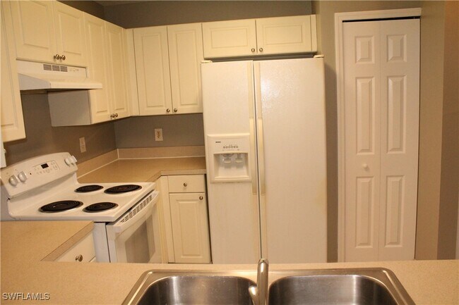Foto del edificio - 703 SE 8th Terrace