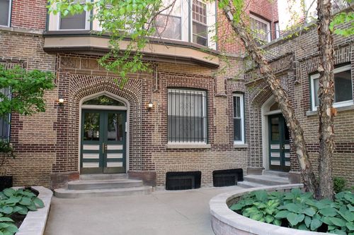 Foto del edificio - 330 W Dickens Ave