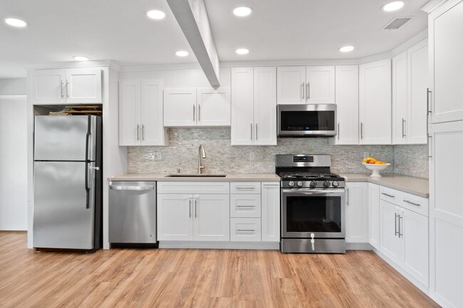 Building Photo - 3 Bedroom bright home in Mira Mesa with Sp...