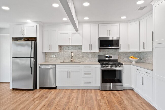 Foto del edificio - 3 Bedroom bright home in Mira Mesa with Sp...