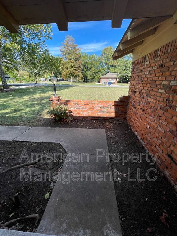 Foto del edificio - 5102 E 33rd St