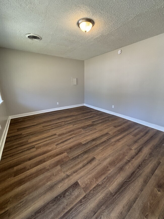 Building Photo - 126 Tisdale St