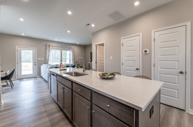 Foto del edificio - 235 Greenpark Rd