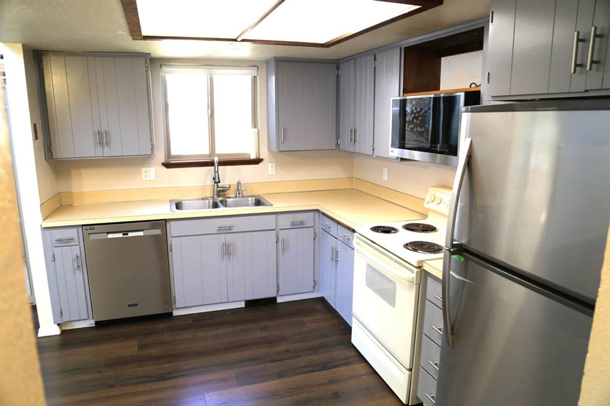 Primary Photo - Cute 2 bed 1 bath Home 2 Car Garage Office