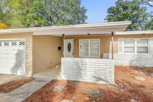 Building Photo - 6643 Greenfern Ln