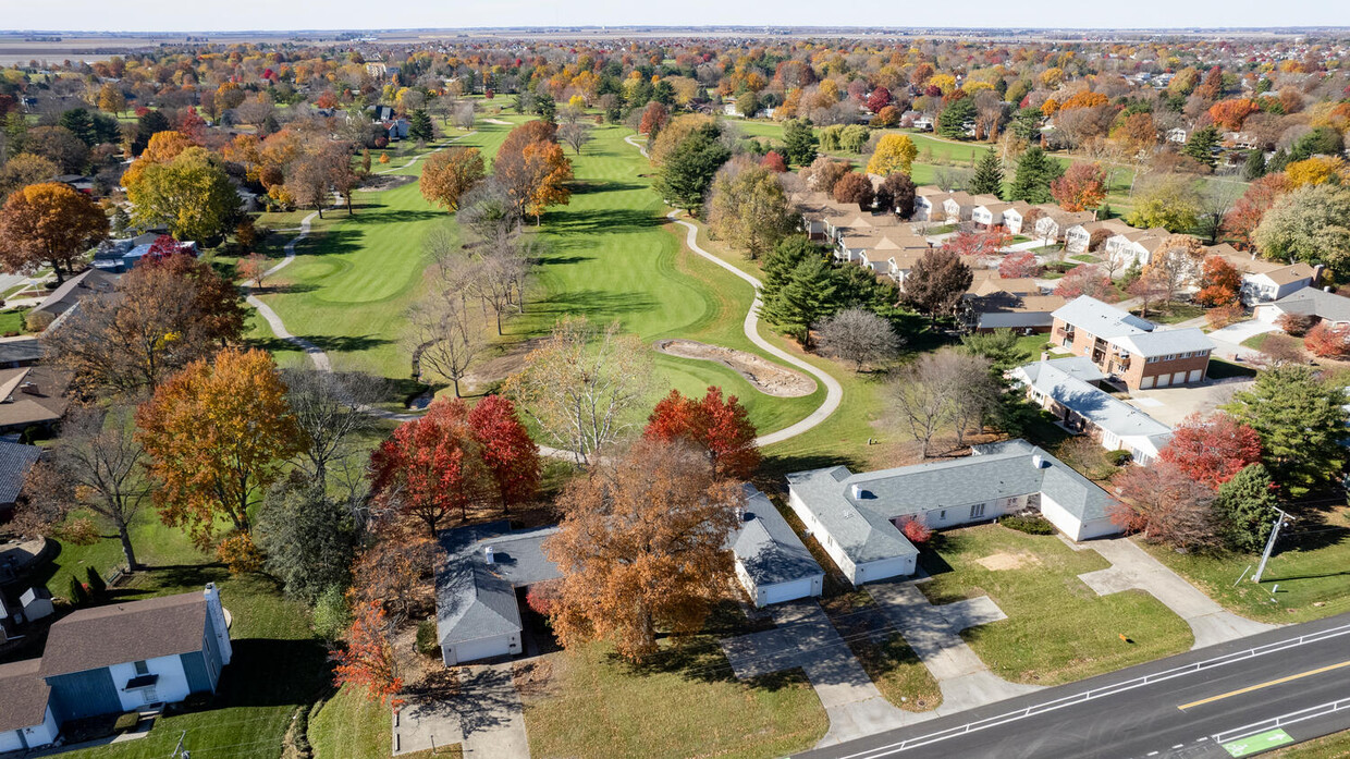 Aerial view with golf course - 2113 S Duncan Rd