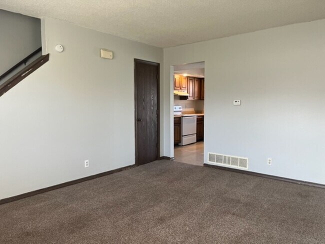 Foto del edificio - Spacious 3 Bed 1.5 Bath With Ample Amount Of Yard Space