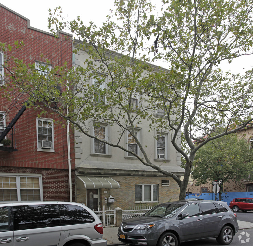 Building Photo - 331 Leonard St