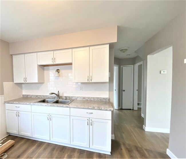 Building Photo - Newly updated 4 bedroom single family home