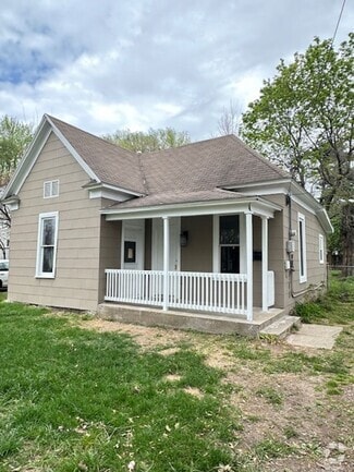 Building Photo - 2216 N Rogers Ave