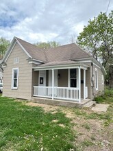 Building Photo - 2216 N Rogers Ave