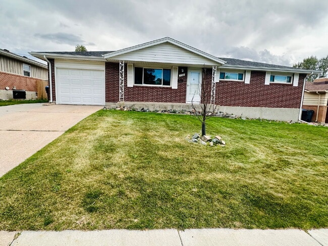 Building Photo - "Spacious 5-Bedroom 3 Bath in the Heart of...