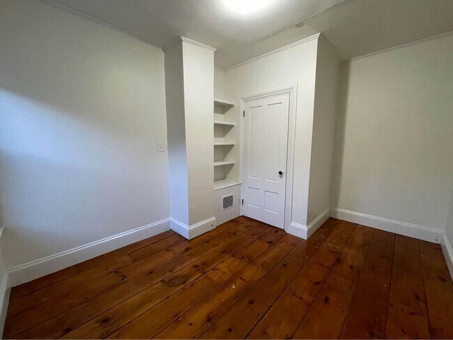 Foto del edificio - 261 Russells Mills Rd
