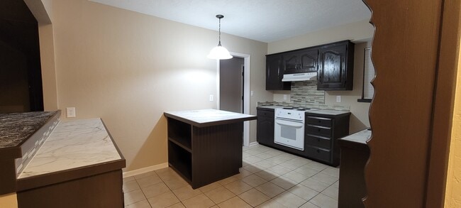 Building Photo - 1505 Sunset Dr