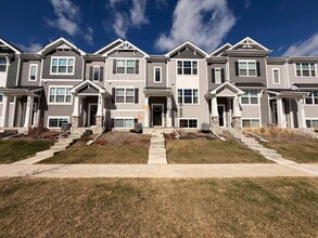 Building Photo - 8726 Orchid Dr