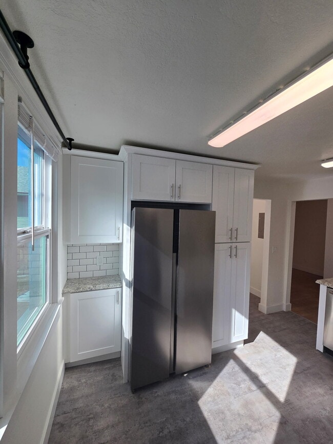Building Photo - 122 2nd Ave N