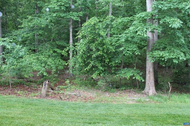 Building Photo - Two story townhouse w/ 3 bedrooms,2.5 baths