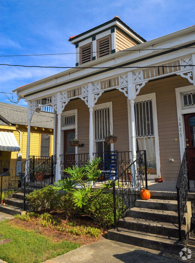Apartamentos de renta en Central Carrolton con estacionamiento New
