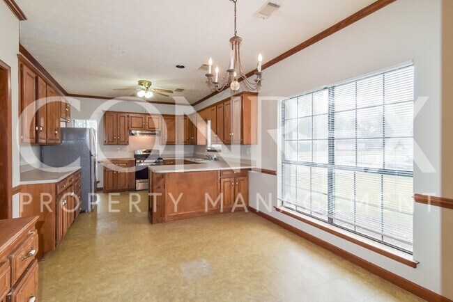 Building Photo - Charming Home on Cypress Court