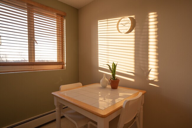 Building Photo - 4363 Wilshire Blvd