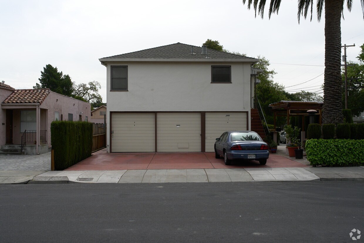 Primary Photo - 803-809 Fulton St