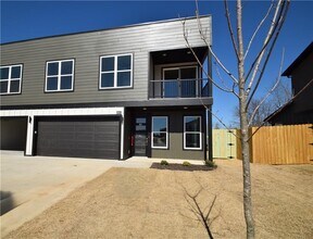 Building Photo - 1804 SW Casuarina Dr