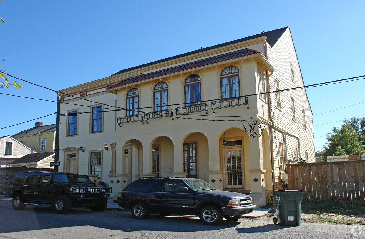 Primary Photo - 1118 Orange St