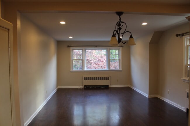 Living/Dining - 715 Midland Ave