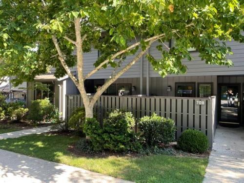 Foto del edificio - 709 Crowfields Ln