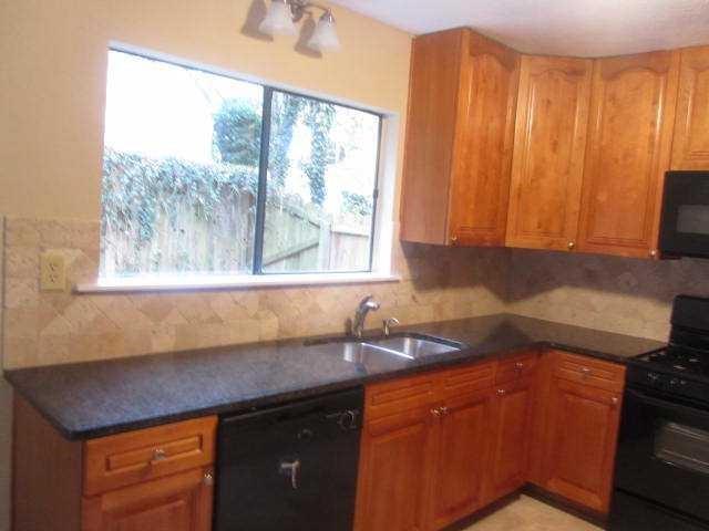 Building Photo - 630 Lake Forest Ct