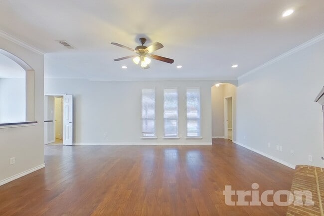 Building Photo - 1435 Red Wolf Dr