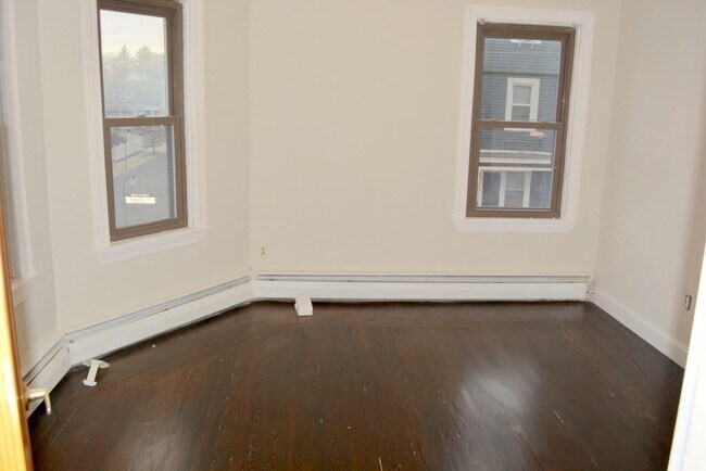 Building Photo - 49 Lynch St