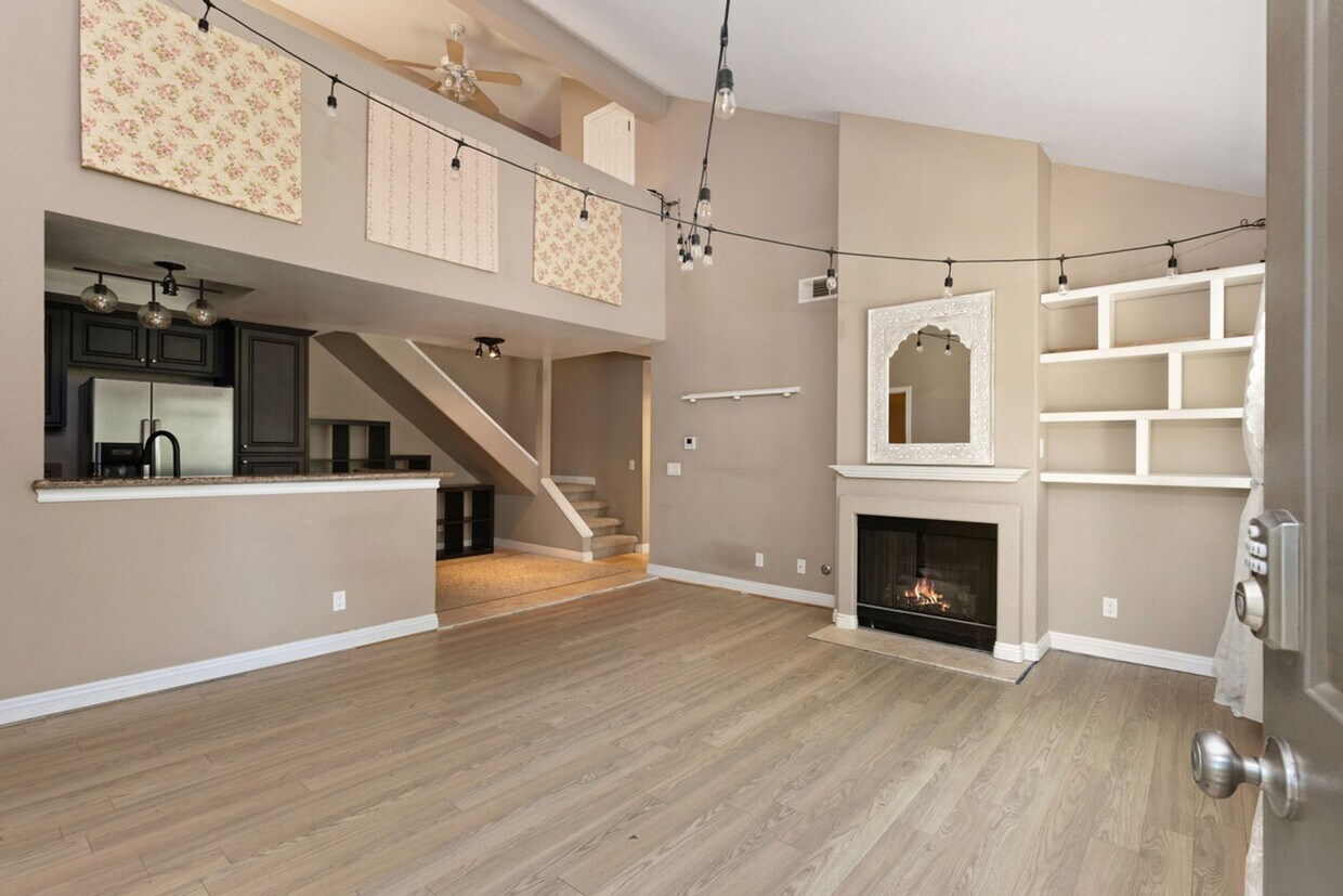 Foto principal - Spacious 2 Bedroom with Loft!