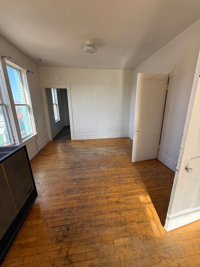 Building Photo - 207 S Crystal St