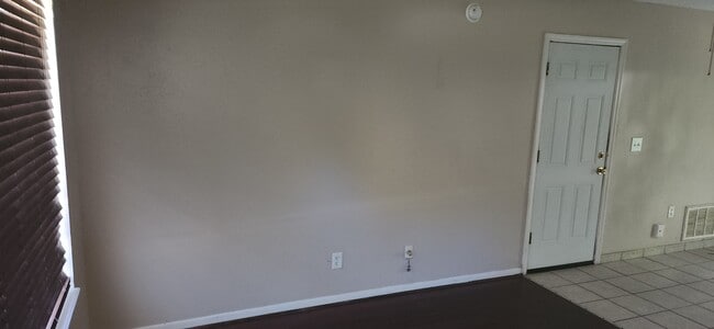 Building Photo - 4405 Royal St