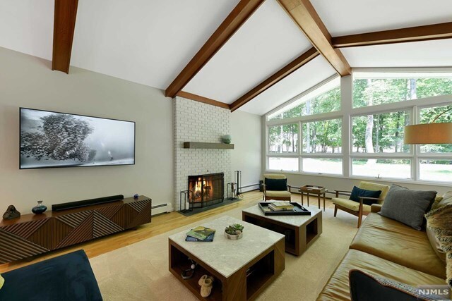 Foto principal - 50 Deerhill Dr