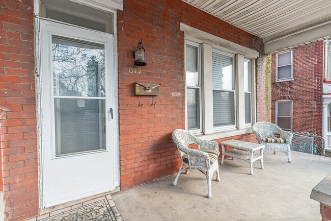 Building Photo - 615 N George St