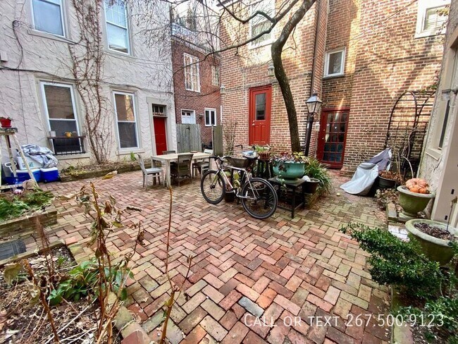 Building Photo - Fantastic Location.  Lovely newly renovate...