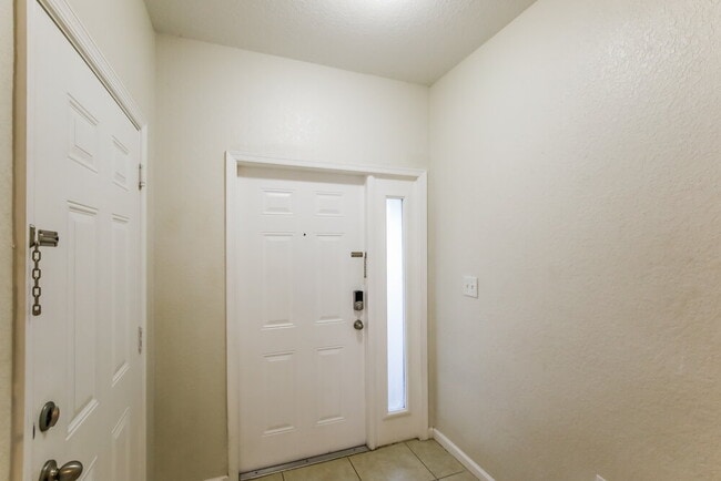 Building Photo - 2423 NW 31st Ct