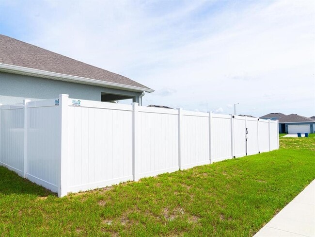 Building Photo - 445 Silver Palm Dr