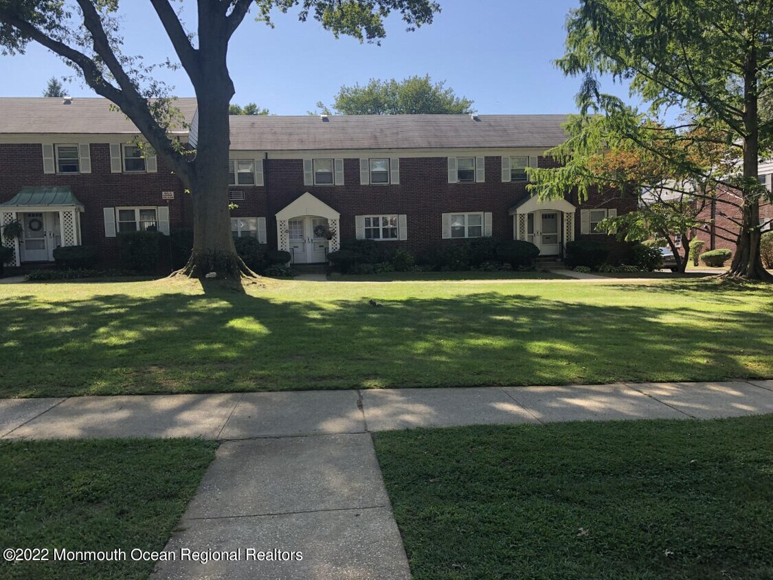 Primary Photo - 82 Manor Dr