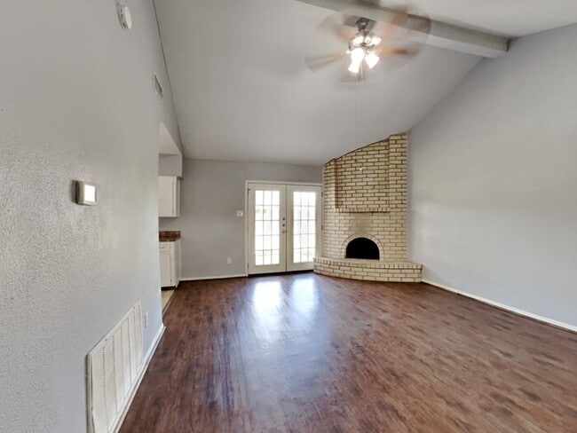 Building Photo - 722 E Brown Ln