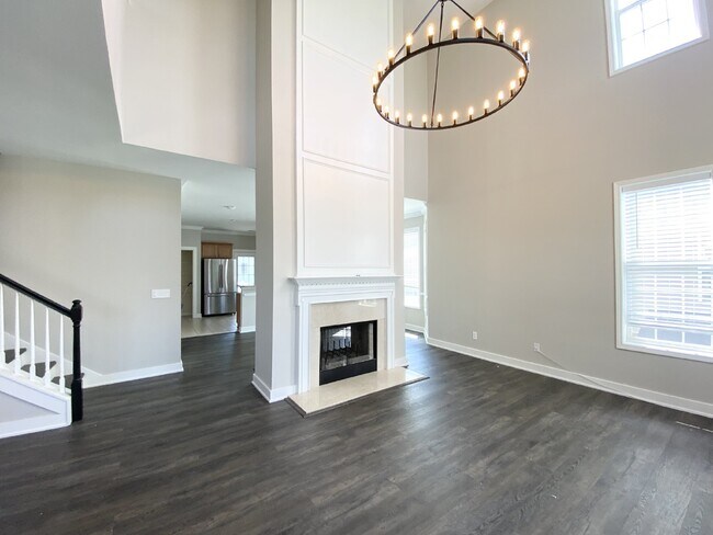 Foto del edificio - Spacious End Unit, Four Bedroom Townhouse in Cypress Ridge!