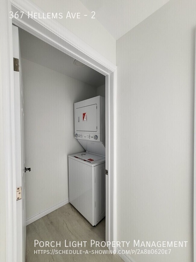 Building Photo - Beautiful and Spacious 1 Bedroom with Parking and Private Laundry