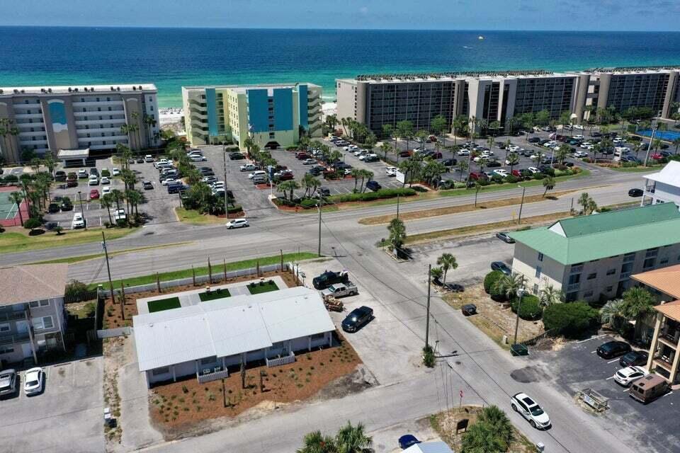 Primary Photo - 305 Barracuda Ave