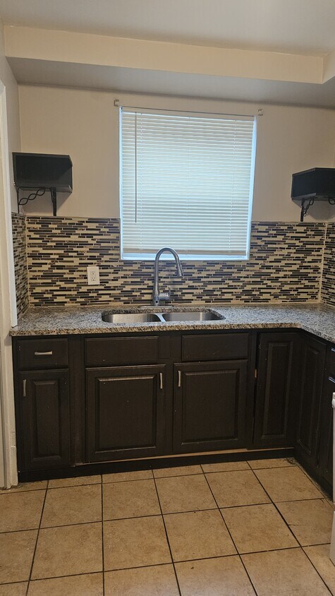 Building Photo - 19466 St Marys St