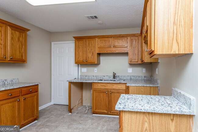 Building Photo - 2716 Brenston Dr