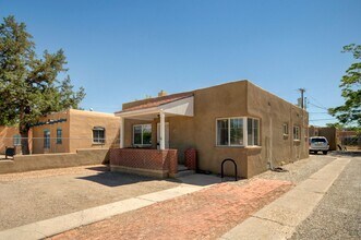 Building Photo - 306 Stanford Dr SE