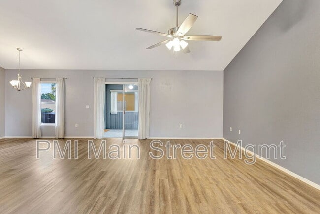 Building Photo - 707 Terranova Ave